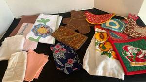 lot 1830 image: Pot holders and dish towels