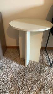 lot 1837 image: White Round Side Table 26x22