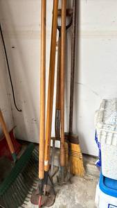 lot 2001 image: Pitchfork, garden tools and a broom