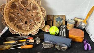 lot 2012 image: Miscellaneous items