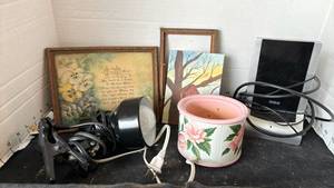 lot 2013 image: Antenna, wax warmer, lamp and small wall hangings
