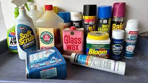 lot 2102 image: Caulk, lightbulbs and cleaners and more