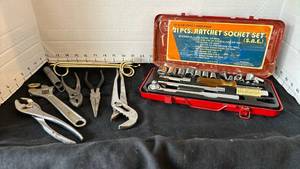 lot 2106 image: Socket set and hand tools