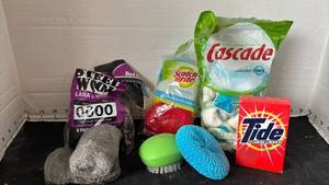 lot 2114 image: Cleaning supplies