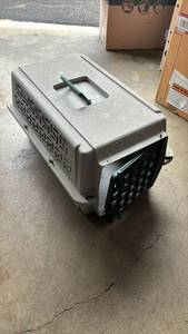 lot 2123 image: Small Pet Carrier