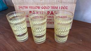 lot 2310 image: Hazel Atlas Modernistic Pattern Glasses with Gold Trim Qty 12