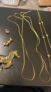 lot 1952 image: Womens jewelry