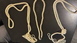 lot 1953 image: Womens jewelry
