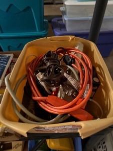 lot 2119 image: Electrical items