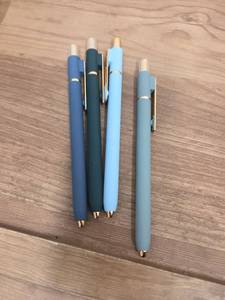 lot 16194 image: Four Pack Black Gel Ink Pens  - Retail $0