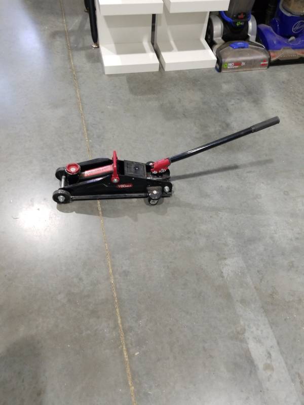 lot 3438 image: Hyper Tough 2-Ton Hydraulic Floor Jack