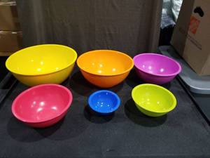 lot 3965 image: Colorful Melamine Nesting Bowls Set
