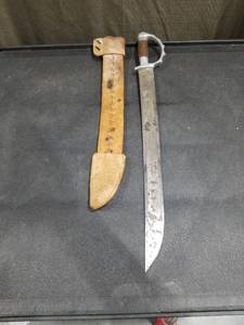 lot 3968 image: Case XX Fixed Blade Hunting Knife with Leather Sheath