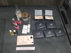 lot 4001 image: High-End Makeup Collection Lot