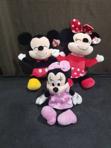 lot 4029 image: LOT OF MICKEY AND MINNIE MOUSE STUFF TOYS
