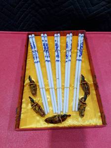 lot 4070 image: Chinese Blue and White Porcelain Chopsticks Set with Duck Holders