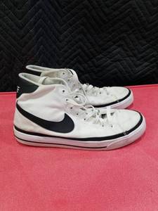 lot 4077 image: Nike High Top Canvas Sneakers WhiteBlack Size 9.5