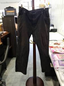 lot 4122 image: Mens Black Dickies Work Pants 40x32