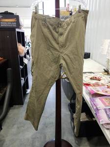 lot 4129 image: Wrangler Relaxed Fit Cargo Pants Size 40 x 32