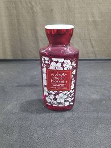 Bath and Body Works Winter Cherry Blossom Shower Gel with Aloe + Vitamin E (10 FL OZ / 295 mL)