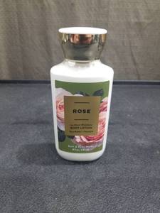 lot 4138 image: Bath & Body Works Rose Body Lotion 8 fl oz
