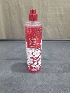 lot 4142 image: Bath & Body Works Winter Cherry Blossom Fine Fragrance Mist