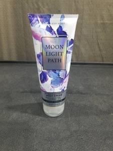 lot 4143 image: Bath & Body Works Moon Light Path Body Cream