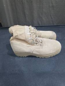 lot 4180 image: Military Desert Combat Boots Size 8