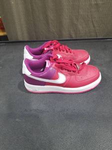 lot 4200 image: Nike Air Force 1 Low Size 6Y Valentines Day Edition
