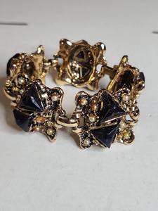 lot 994 image: Vintage Black Rhinestone and Pearl Gold Tone Bracelet