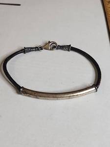 lot 997 image: Silpada .925 Sterling Silver and Leather Bar Bracelet 10.49g