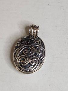 lot 1004 image: Silpada .925 Sterling Silver Oval Swirl Pattern Locket 12.1g