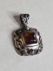 lot 1015 image: Silpada .925 Sterling Silver Baltic Amber Pendant 10g