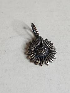 lot 1019 image: Sterling Silver .925 Daisy Flower Charm 2.7g