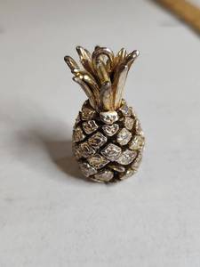 lot 1023 image: Gold-Tone Pineapple Pendant