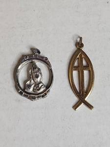 lot 1030 image: Religious Medal Pendant Set