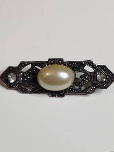 lot 1034 image: Vintage Art Deco Brooch