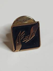 lot 1036 image: Black Enamel Hand Design Pin 110K Gold Filled