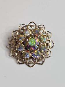 lot 1037 image: Vintage Layered Aurora Borealis Rhinestone Brooch