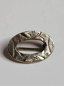 lot 1038 image: Gold Filled Oval Etched Lapel Pin