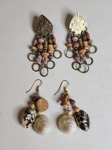 lot 1223 image: Handmade Shell and Bead Earring Set