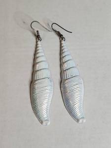 lot 1224 image: Iridescent White Seashell Dangle Earrings Metal