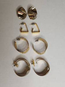 lot 1238 image: Gold Tone Fashion Earring Collection