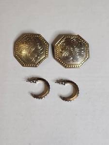 lot 1245 image: Silver Tone Art Deco Style Earring Set