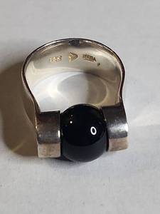 lot 1302 image: Silpada .925 Sterling Silver Black Onyx Band Ring 14g