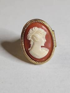 lot 1309 image: Avon Cameo Locket Ring