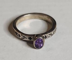 lot 1311 image: Silpada .925 Sterling Silver Amethyst Ring from India 3.4g