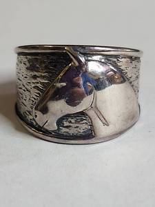 lot 1317 image: Silpada .925 Sterling Silver Wide Band Ring with Textured Horse Design 8.8g