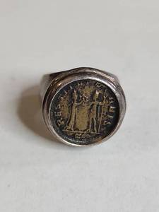 lot 1319 image: Silpada .925 Roman Coin Silver Ring 8g