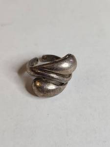 lot 1326 image: Sterling Silver Triple Band Wave Ring 6g